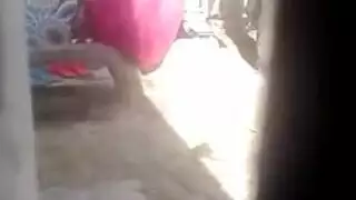الفتيات المبتلات تمامًا تأخذ جنس شرجي في مركبة ضخمة
