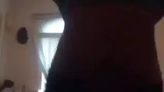 هوس ممثلة الميلف الفموي يؤدي إلى انتصاب بورن صلب