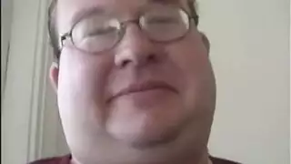 رجل ممتلئ يقدم جنسًا قاسيًا، رجليها عاليتين، تئن بسعادة
