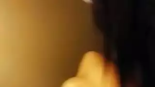 يضحك علي