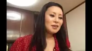 زوجت ابوه تستغل غياب أهلهاوتدخل عاريه على الولد
