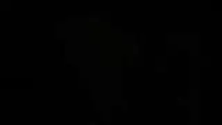 يفعل لها وشم ثم يغتصبها