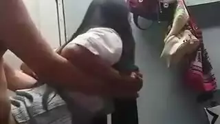 فانتازيا الزي المدرسي: رجل أكبر ينيك فرجاً صغيراً