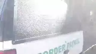لاتينا مرتدية جوارب وكعب عالي تأخذ قضيبًا كبيرًا في مهبلها الضيق