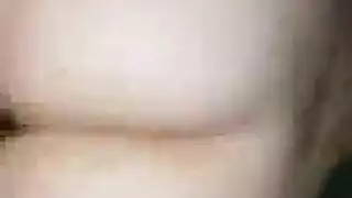 حفلة جنس على الأريكة: صديقة الصديق المستقيم في ثنائي حار