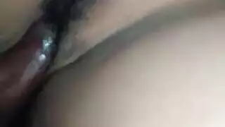 ميلان تأخذ قضيبًا كبيرًا في المؤخرة وتنزل على الفور