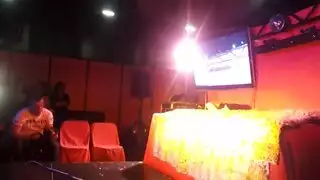 جنس تحت الأضواء: ممثلون يتحررون على كرسي المسرح