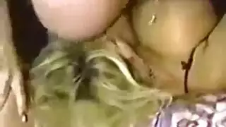 مص فوضوي مع ميلي مور يبلغ ذروته بوجه مغطى بالمني