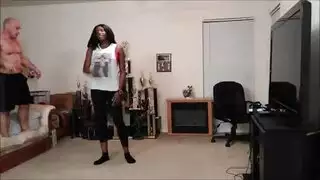 ممارسة سحاقية محترفة: فعل اللسان والألعاب الجنسية طوال اليوم