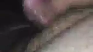 مكممة ومحشوة: هاليا تمتلئ بقضيب ضخم