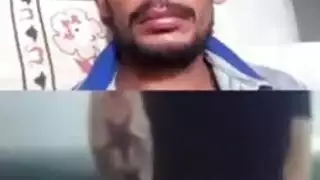 رجل مستقيم فضولي يأخذ قضيباً صلباً بعمق