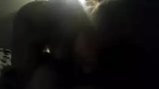 جنس فموي عميق وشرج أعمق لفتاة عابرة مع رجل جائع للسلطة
