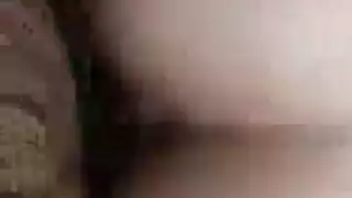 مراهقة سمراء تُفتن لتصبح عاهرة جائعة للقضيب