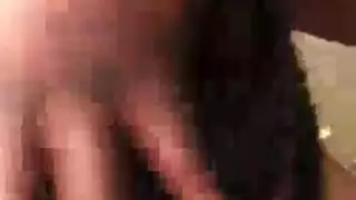 عاهرة أكبر سنًا تحب أن يتم ممارسة الجنس في مؤخرتها