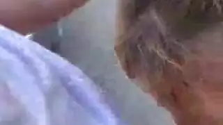 عاهرة تلعق وتبتلع قضيب ضخم