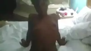 فتيات الفندق الشرقي سخيف في حمام سباحة