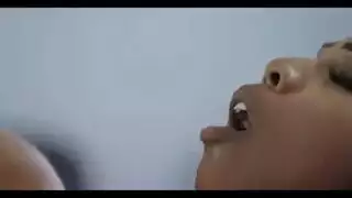لقد وعدت بمتعة: آنا فوكسكس تقدم جنسًا بين الثديين من منظور الرجل