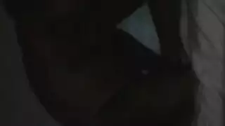 سكس ليلي: هاوي يأخذ مؤخرتها السمراء بقوة