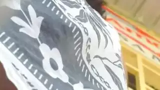 كلسات شفافة وبنطال ضيق: الوصول إلى الفرج المبلل