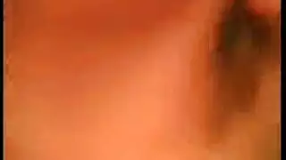امرأة ناضجة ممتلئة تمنح مصًا مبللاً ثم تستمتع بجنس تدليك عنيف بالزيت