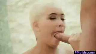 فتاة سمراء اسيوية تمترس الجنس