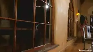 فيلم سكس منفرد لباربرا الصغيرة: تداعب مهبلها المراهق الضيق