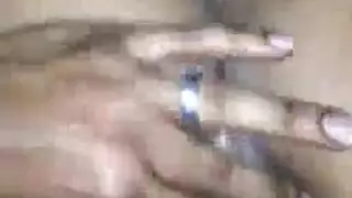 فلبينية ترتدي فستانًا أحمر تأخذ قضيبًا كبيرًا في الخارج في فيلم إباحي علني