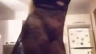 مزز رقاصات عريانة تستحما