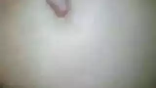وجه بريء، هوس شرجي: مراهقة تبلع الحمول في حلقها