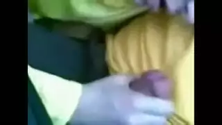 جميلة شرق أوسطية تبلع الزب بعمق وتأخذ حمولة مني كبيرة على وجهها