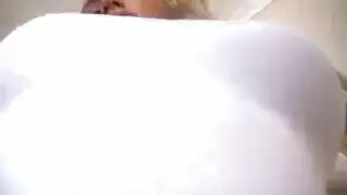 مثير فاتنة اللاتكس يحصل فمها الكامل من نائب الرئيس في الإنتاج