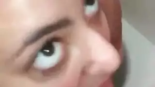 خيال ألعاب المياه يؤدي إلى إيلاج قضيب عنيف مع تابع عربي