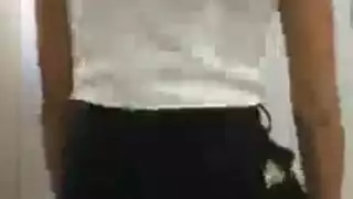 ثعلبة سوداء مغرية تكشف كل شيء بشكل صريح