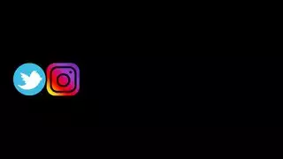 ثونغ عالق على فم مهبلها المتدفق