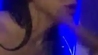 يتأهل فيكتوريا ميلانو وملاك كيتي والحصول على حميرهم مارس الجنس، مع وجود وقت الاستحمام
