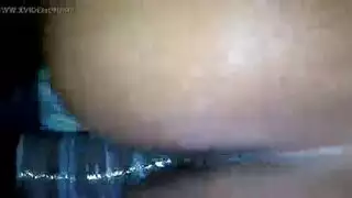 وحش أسود كبير يضرب وجه سمراء من أجل جماع حلق عميق