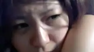 القضيب السميك يجعلها تفرز الكريم بشهوة