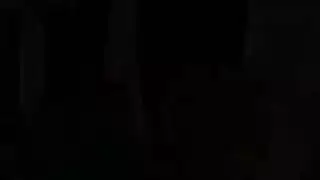 جلسة مص خاصة: يمسك شعرها ويدفع قضيبه بعمق