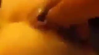 فتاة بالكاد قانونية تأخذ جنس جماعي وإنهاء على الوجه