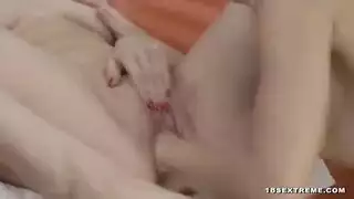 لطيف شقراء مشعرات لها الحمار