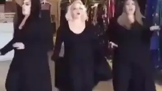 أنجيليا ممتلئة الصدر تأخذ اختراق مزدوج
