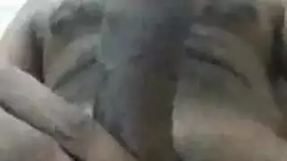 قضيب أسود كبير يلمع قبل نكاح مهبل قاسي