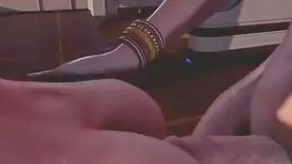 مثير خشب الأبنوس المتحولين جنسيا انعقدت وحفر في الفناء الخلفي