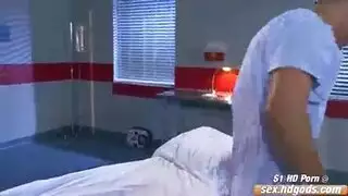 الفحل المصري يرضي أعمق رغباتها الجنسية