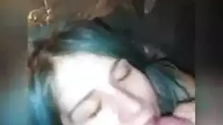 يهيج على الخطوة في المطبخ