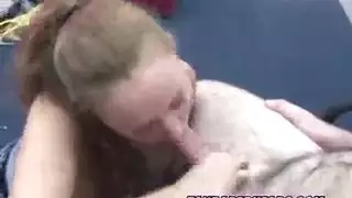 أول مرة بورن xxx: كسر غشاء البكارة في مشهد ذروي