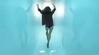 شباب بالغون عراة ومعروضون بالكامل