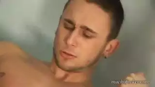 خادمات يائسات يتوسّلنّ لقضيب قوي وقذف داخلي