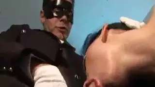 الاختراق المزدوج يجعلها تفيض نشوة