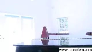 مص قضيب مشعر بعمق